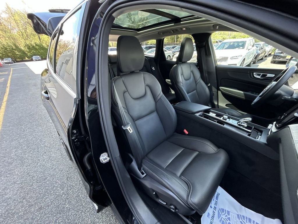 Certified 2022 Volvo XC60 B5 Inscription w/ Advanced Package AWD/4WD image 25