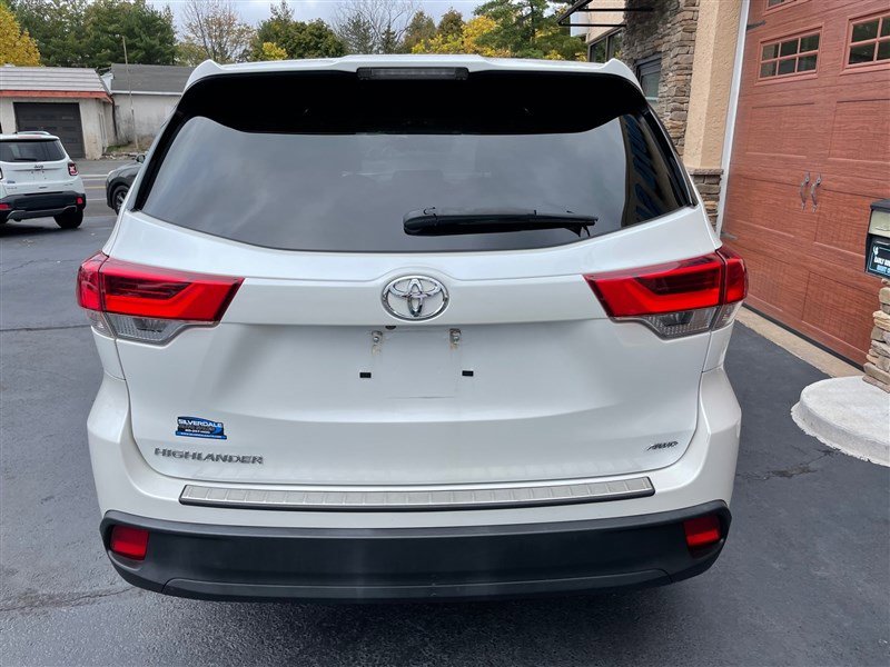 Used 2017 Toyota Highlander LE image 9