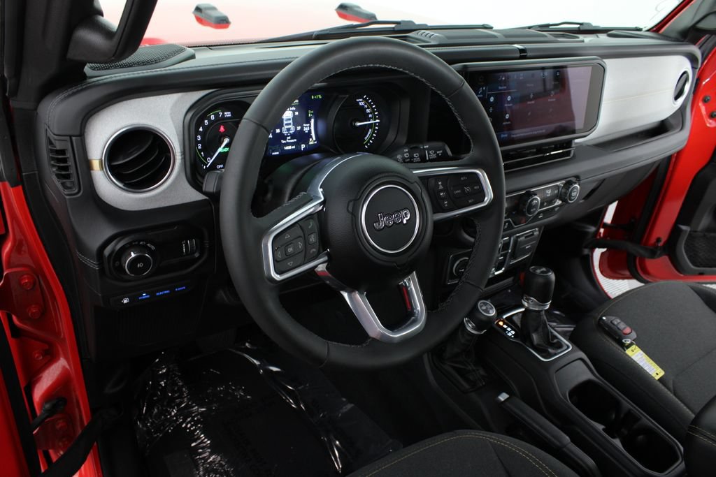 Used 2025 Jeep Wrangler Unlimited Sahara AWD/4WD image 8