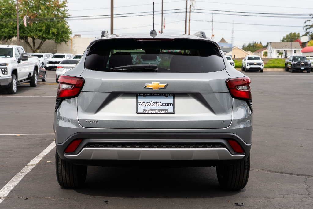 Used 2025 Chevrolet Trax LT FWD image 5