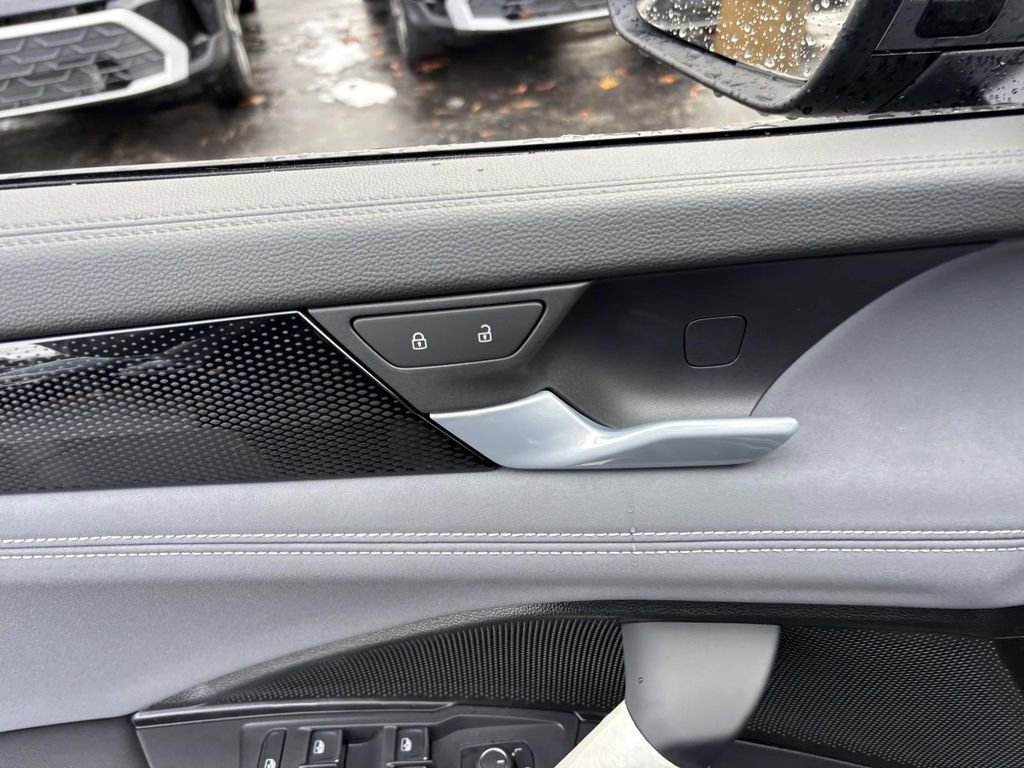 New 2026 Volkswagen Tiguan SE image 12