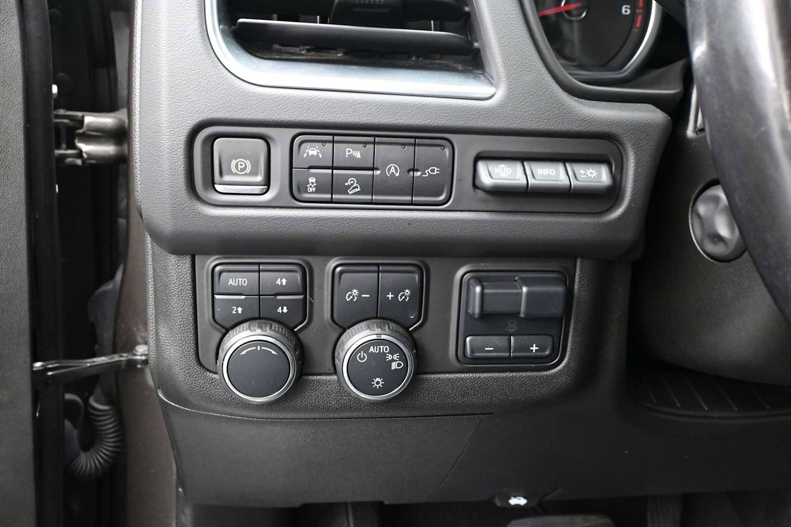 Used 2021 Chevrolet Tahoe Premier w/ Premium Package AWD/4WD image 13