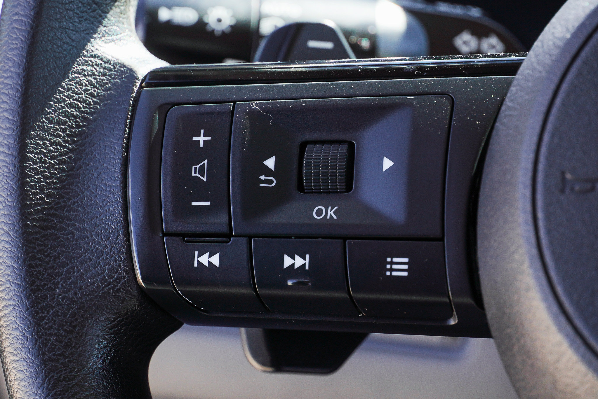 Used 2022 Nissan Rogue SV AWD/4WD image 32