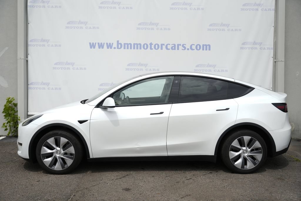 Used 2023 Tesla Model Y AWD image 8
