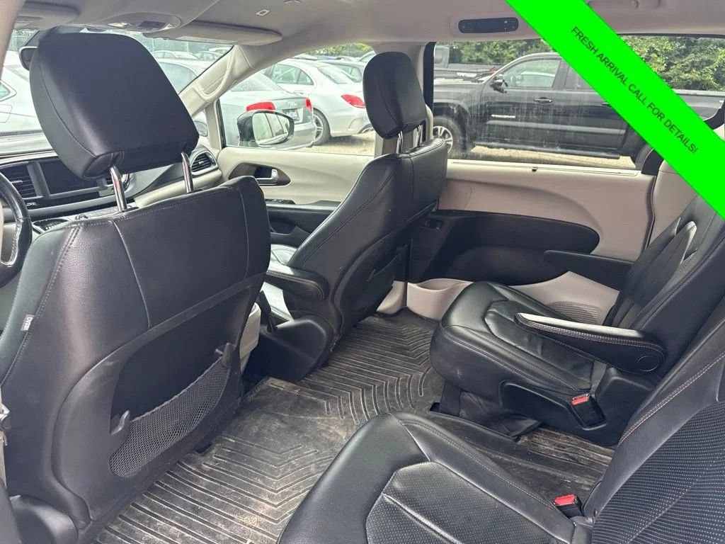 Used 2019 Chrysler Pacifica Touring-L FWD image 12