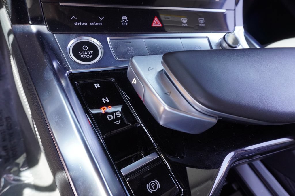 Used 2022 Audi e-tron Premium Plus w/ Premium Plus Package AWD/4WD image 19