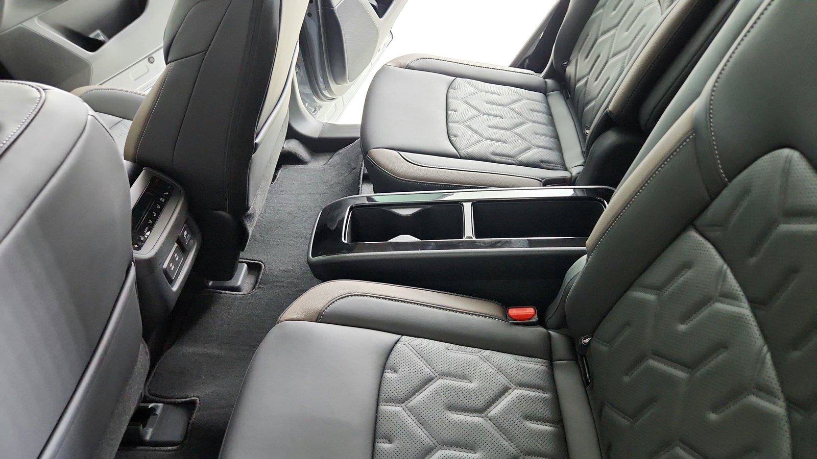 New 2026 Nissan Pathfinder Platinum AWD/4WD image 24