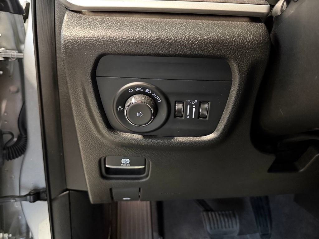 Used 2021 Jeep Grand Cherokee L Limited RWD image 8