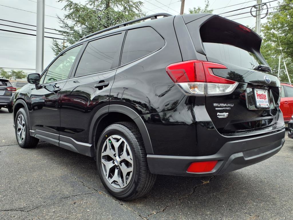 Used 2024 Subaru Forester Premium image 4