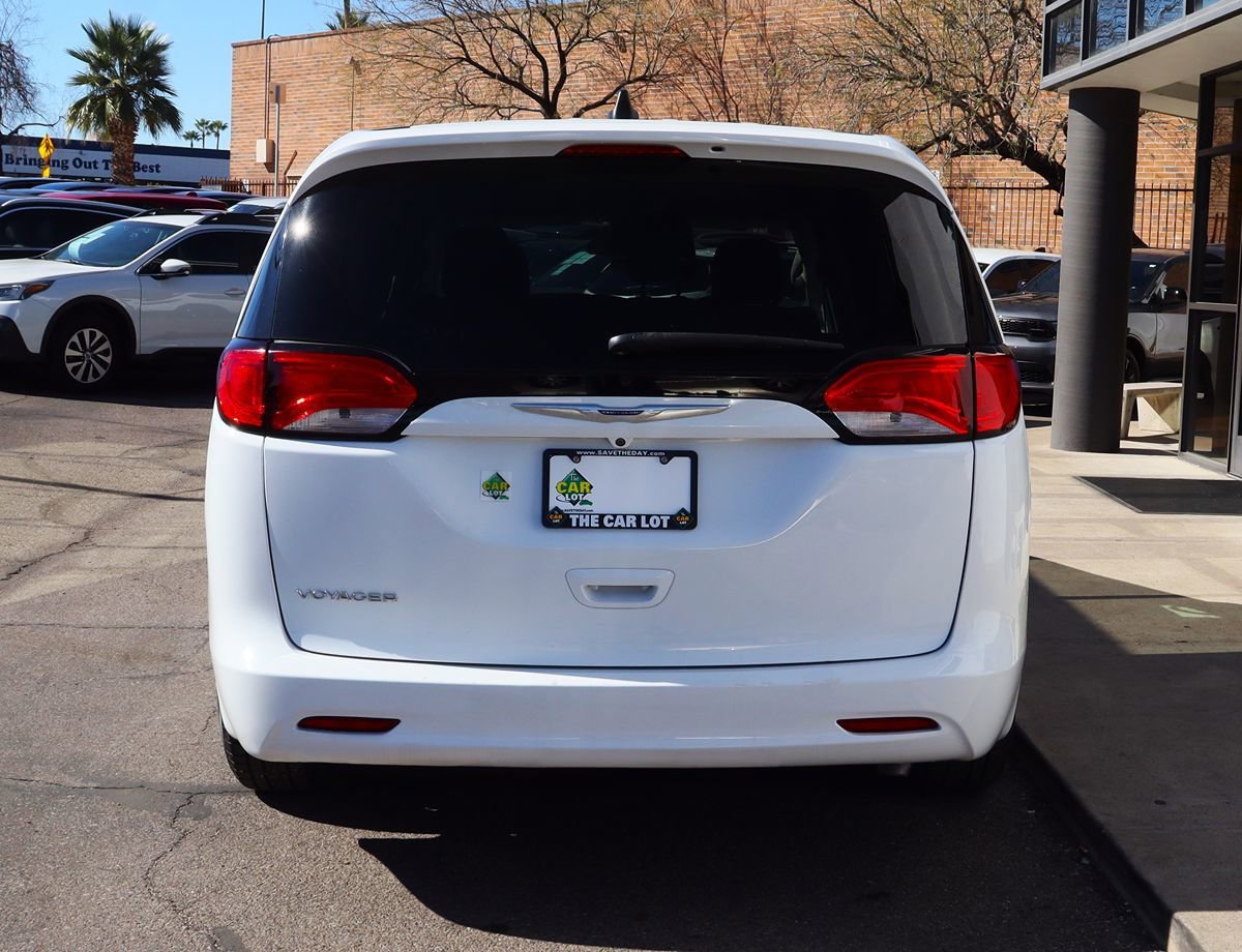 Used 2020 Chrysler Voyager L FWD image 11
