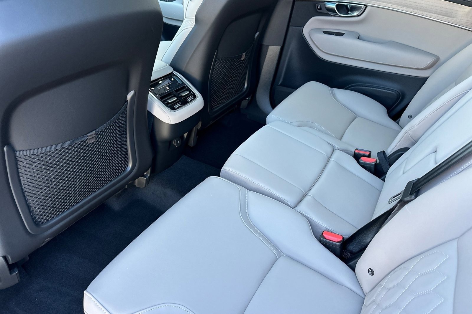 New 2026 Volvo XC90 B6 Plus w/ Protection Package Premier image 4