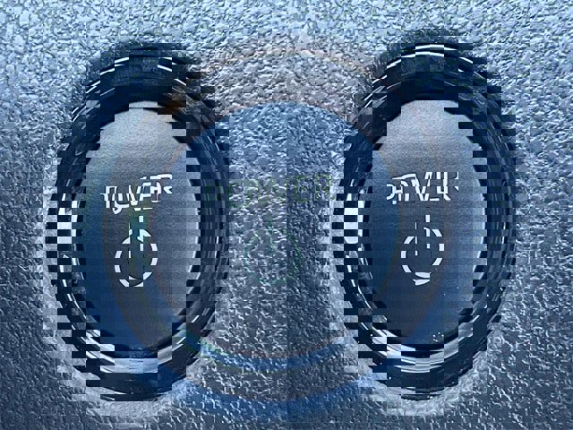 Used 2025 Toyota Camry SE image 23