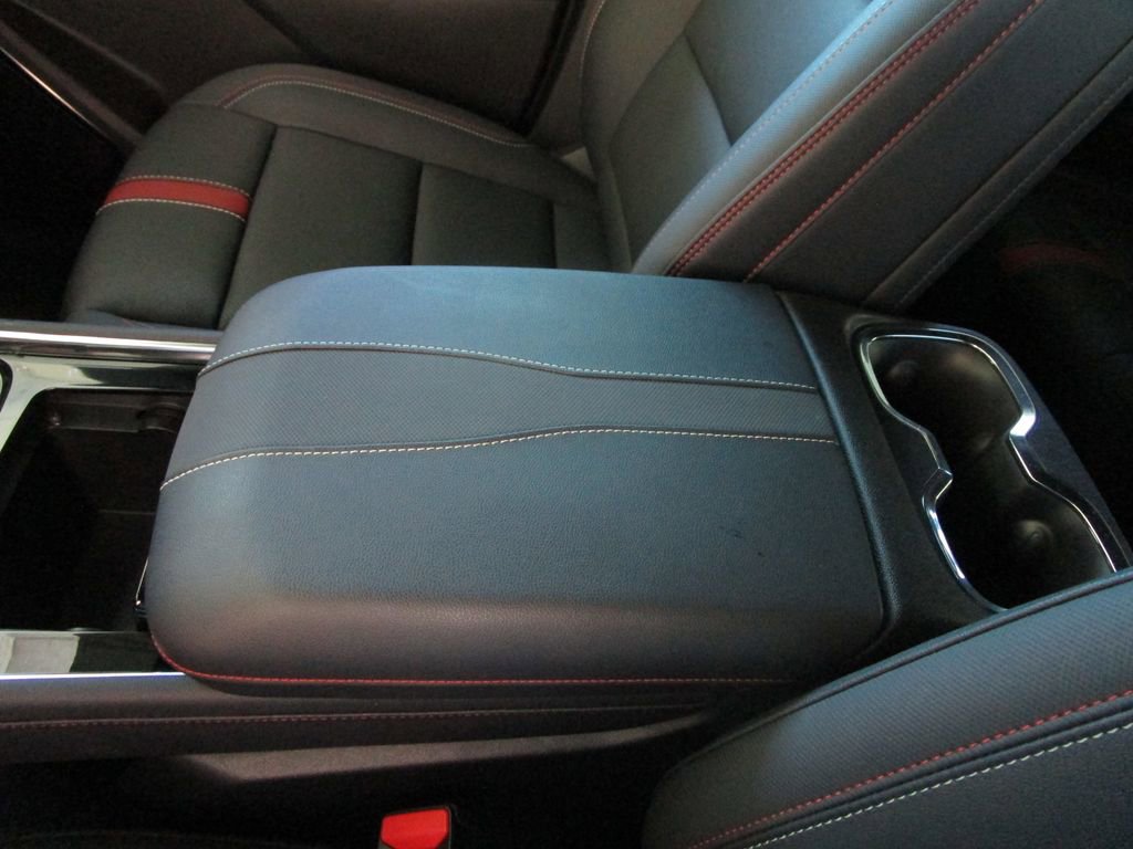 Used 2024 Chevrolet Traverse RS image 37