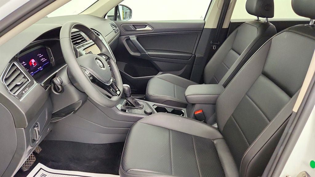 Used 2020 Volkswagen Tiguan SEL AWD/4WD image 19