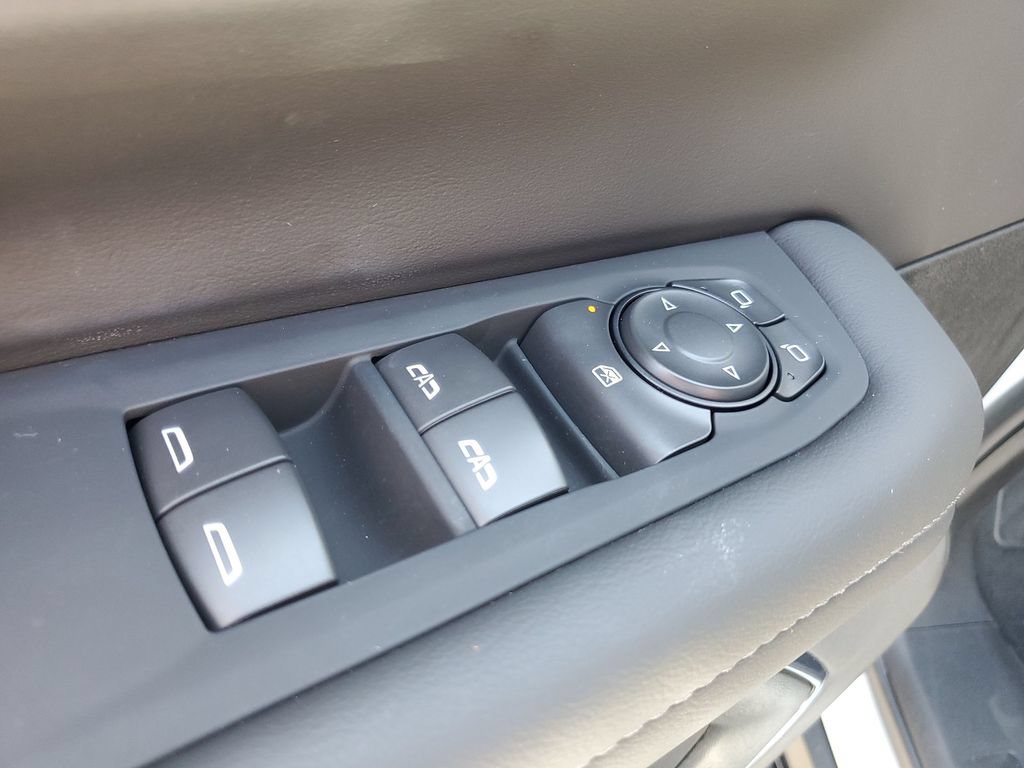 Used 2026 Chevrolet Suburban LS RWD image 22