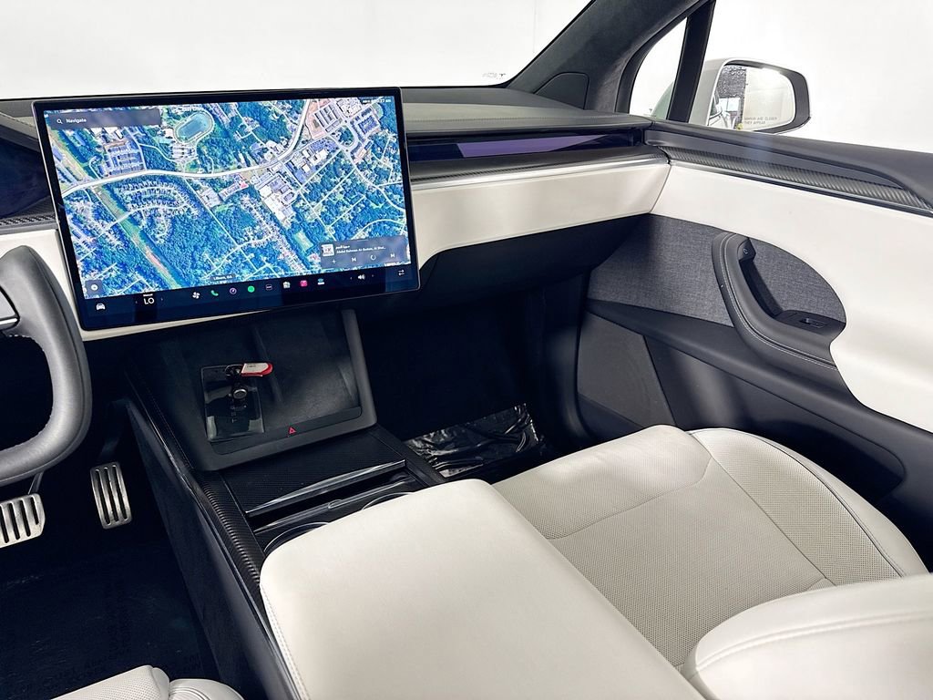 Used 2022 Tesla Model X Plaid image 25