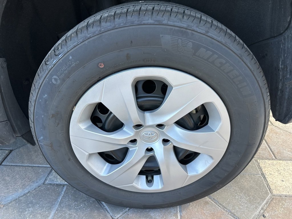 Used 2025 Toyota RAV4 LE image 10