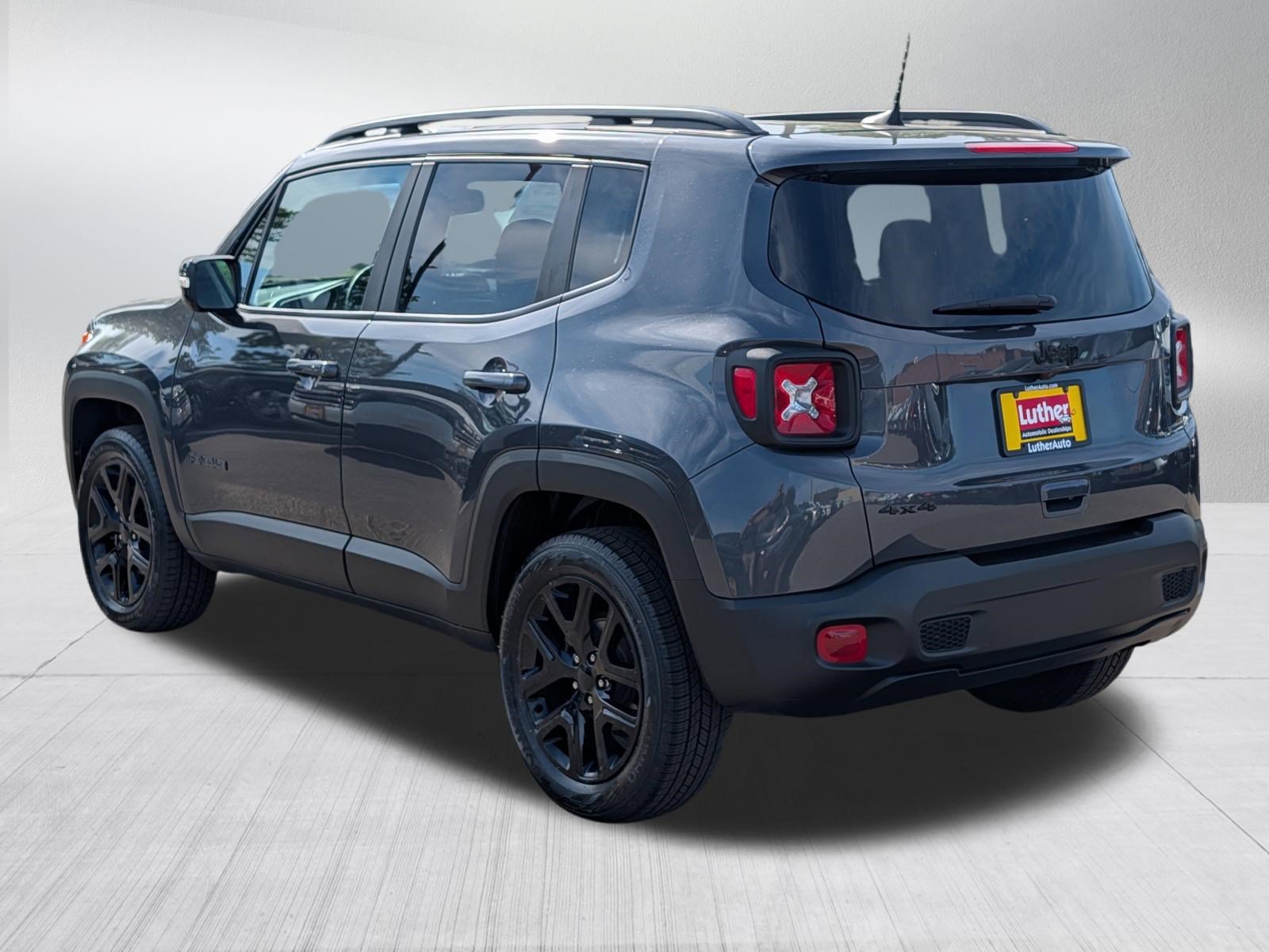 Used 2023 Jeep Renegade Altitude w/ Sun/Sound Group AWD/4WD image 5