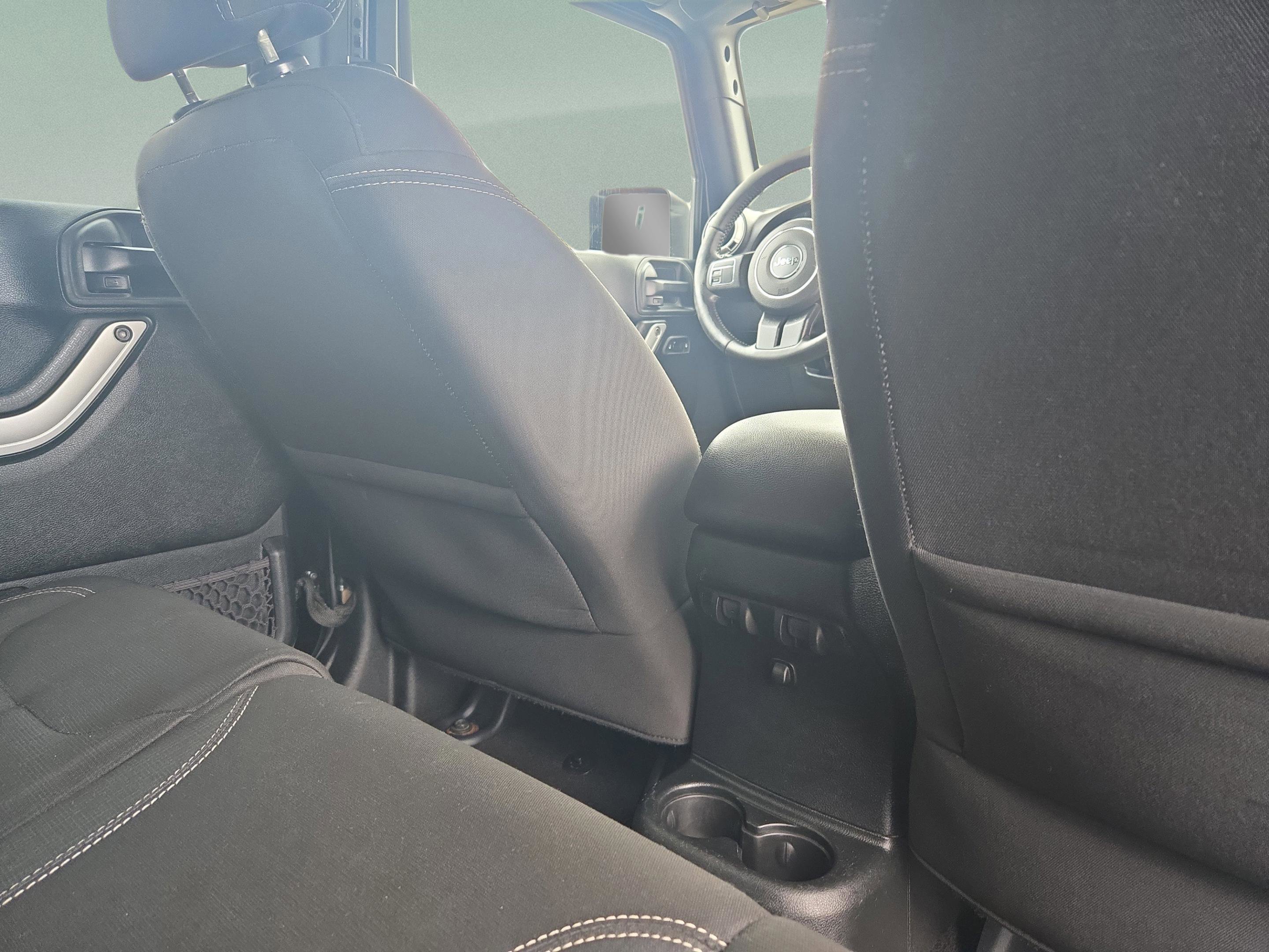 Used 2017 Jeep Wrangler Unlimited Sahara image 30