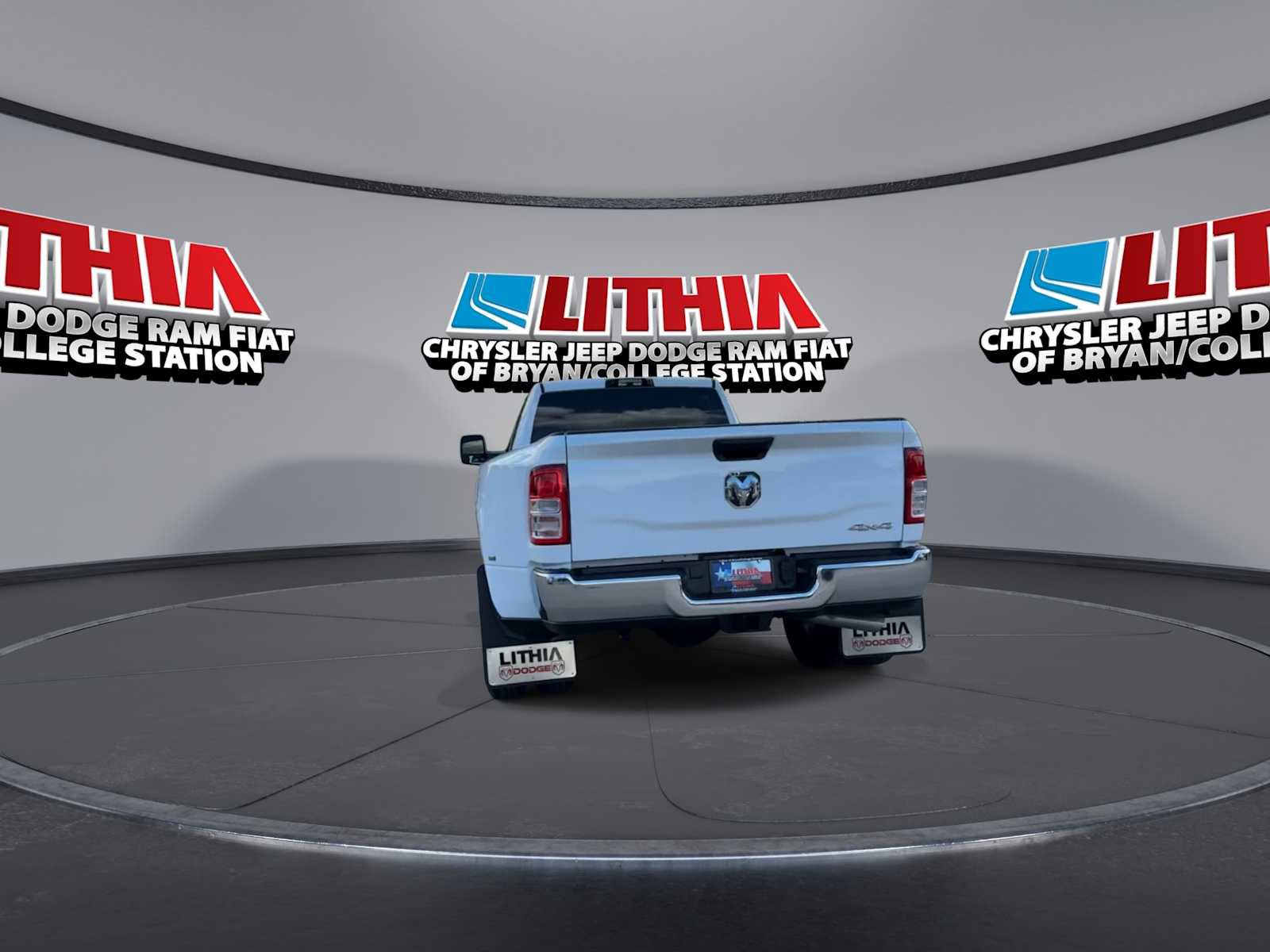 Used 2024 RAM 3500 Tradesman w/ Chrome Appearance Group AWD/4WD image 7