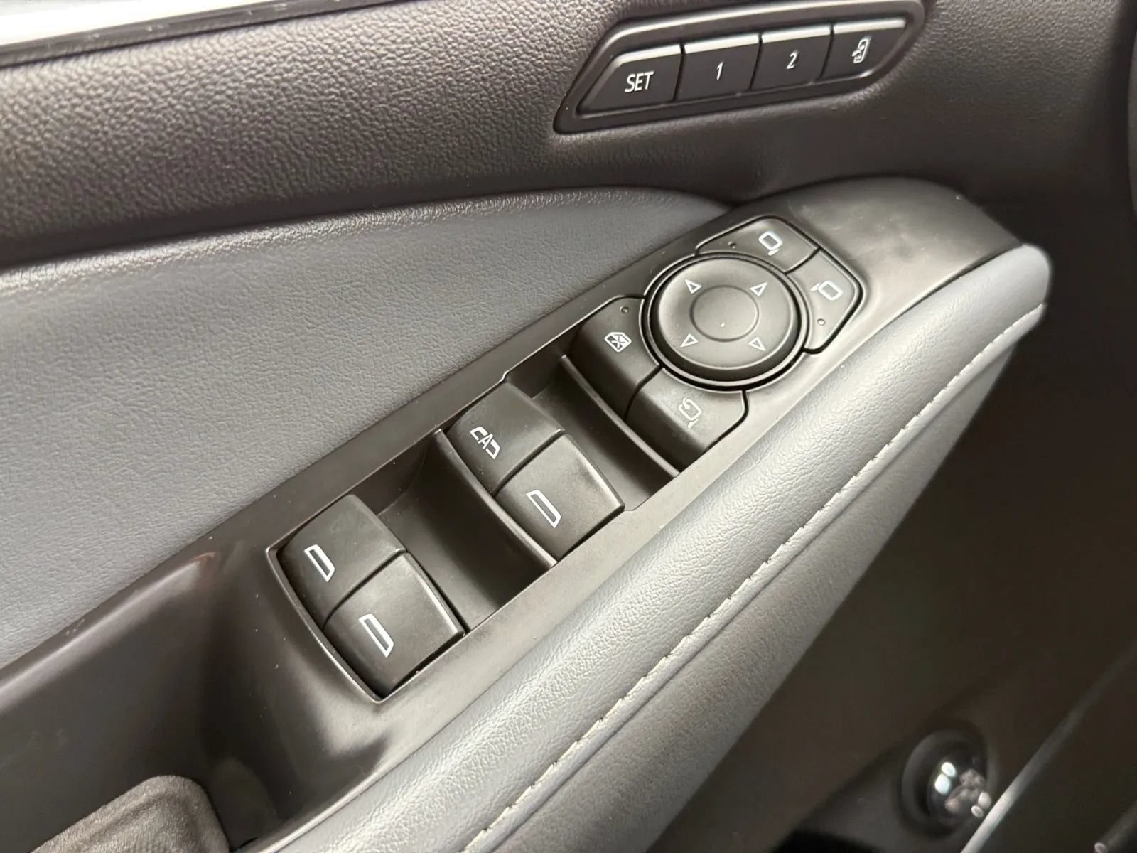 Used 2021 Buick Enclave Premium w/ Sun and Sites Package AWD/4WD image 40