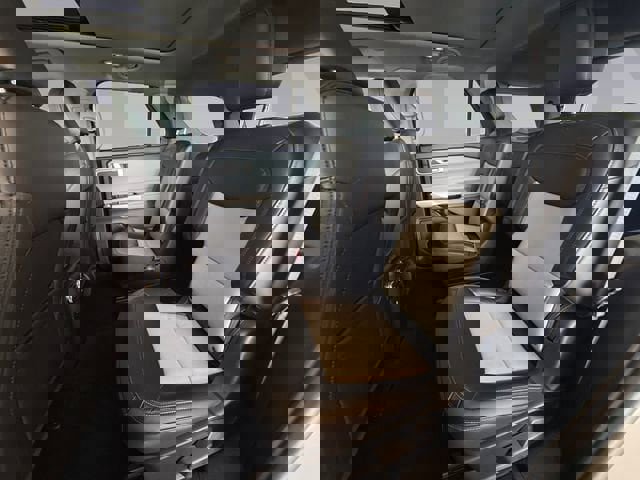 Used 2022 Ford Explorer XLT w/ Equipment Group 202A AWD/4WD image 16