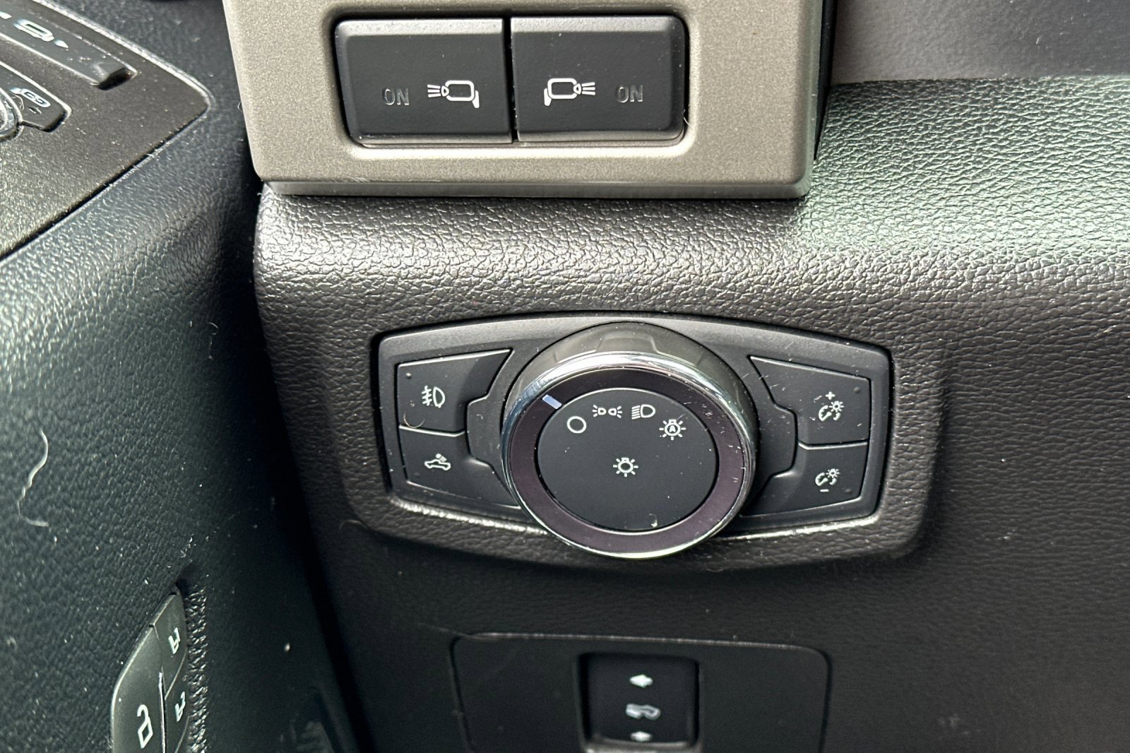 Used 2020 Ford F350 Lariat w/ Lariat Value Package image 25