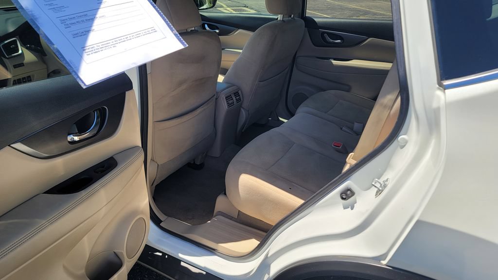Used 2015 Nissan Rogue SV w/ SV Premium Package FWD image 25