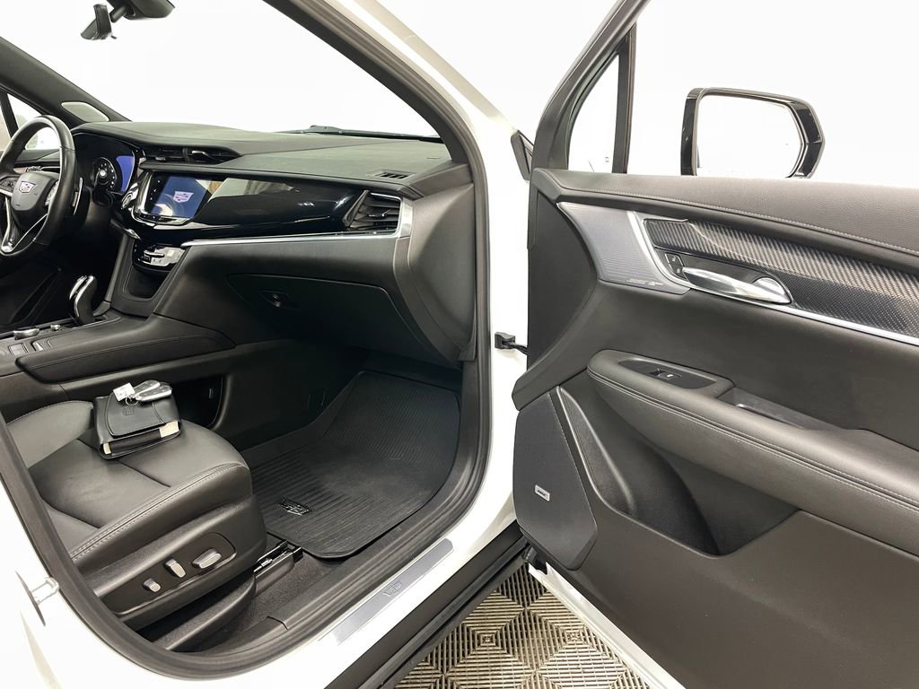 Used 2024 Cadillac XT6 Sport w/ Technology Package image 40