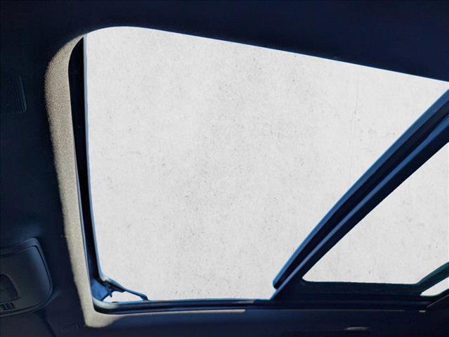 Used 2021 GMC Yukon SLT w/ SLT Premium Package image 16