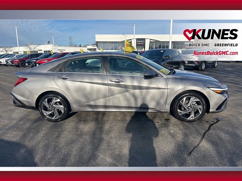 Used 2025 Hyundai Elantra Limited FWD image 4