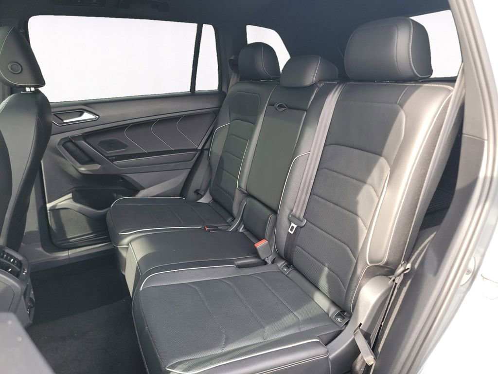 Used 2022 Volkswagen Tiguan SEL R-Line image 13