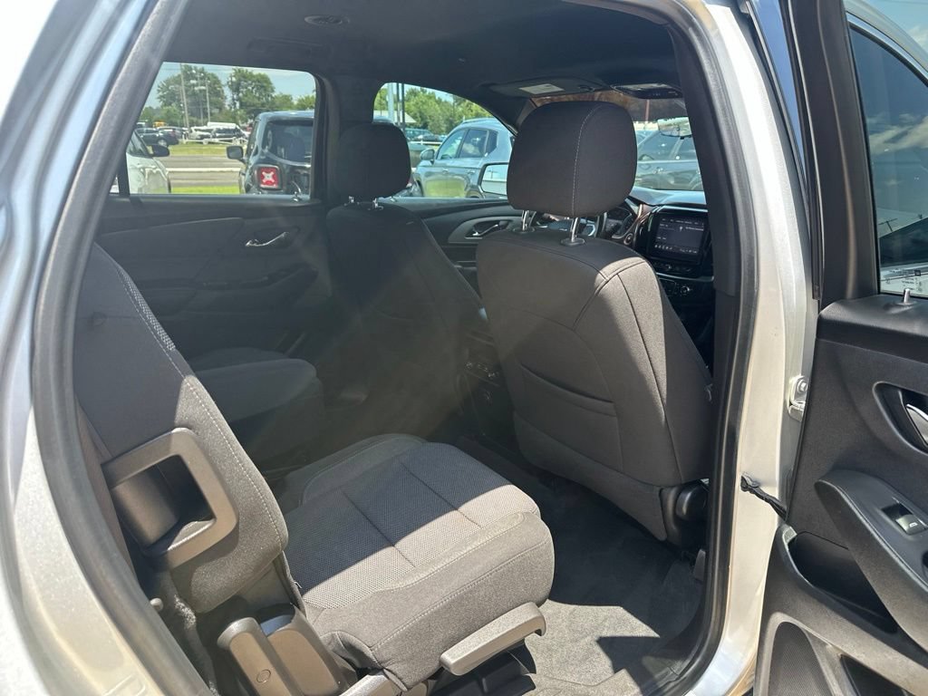 Used 2022 Chevrolet Traverse LT FWD image 23