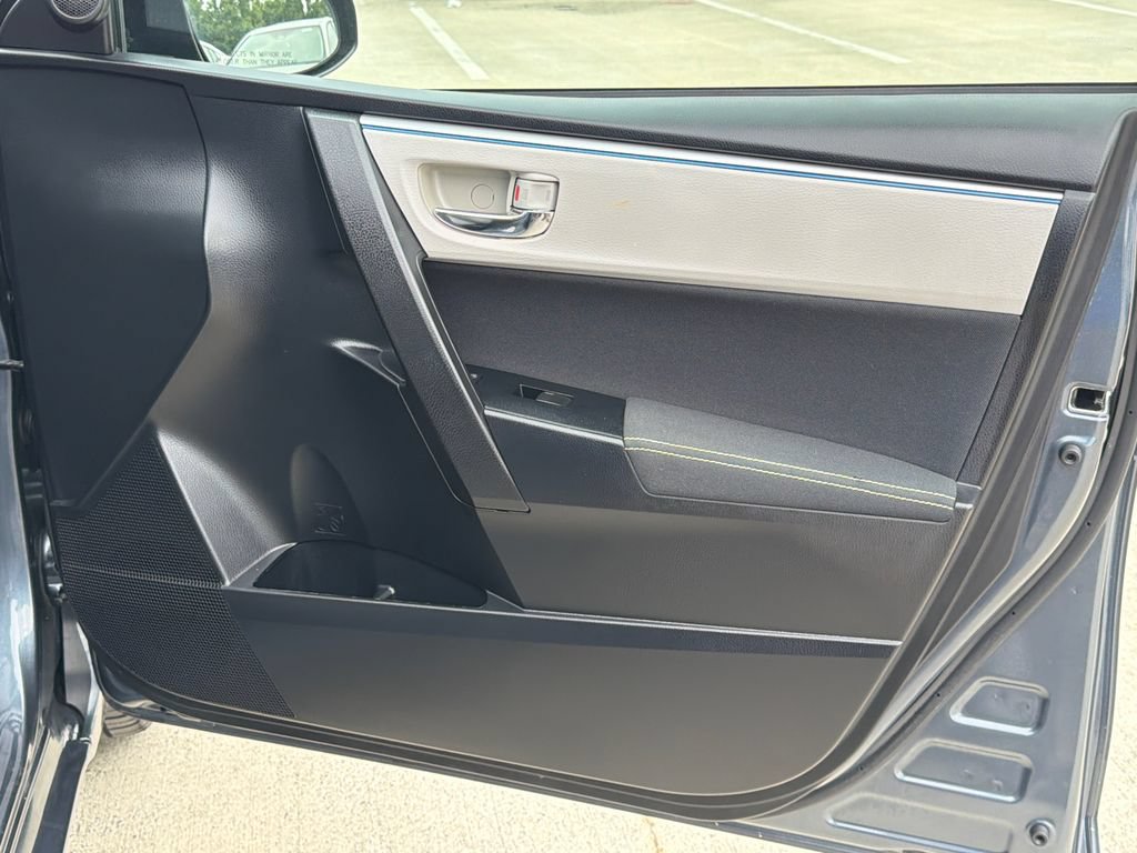Used 2016 Toyota Corolla LE FWD image 12