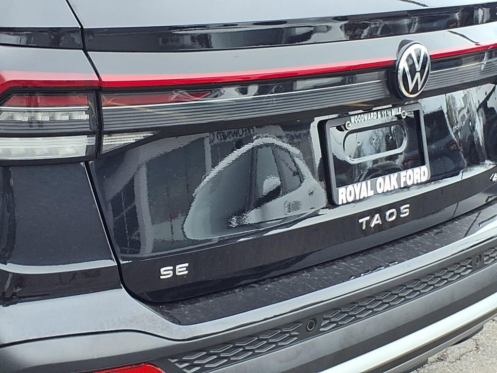 Used 2025 Volkswagen Taos SE AWD/4WD image 21