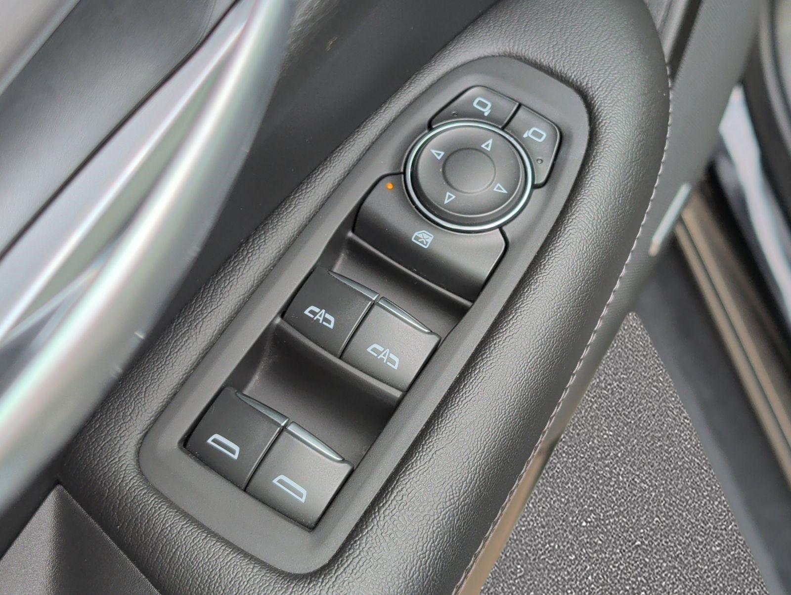 Used 2024 Cadillac XT5 Luxury w/ LPO, Floor Liner Package FWD image 9
