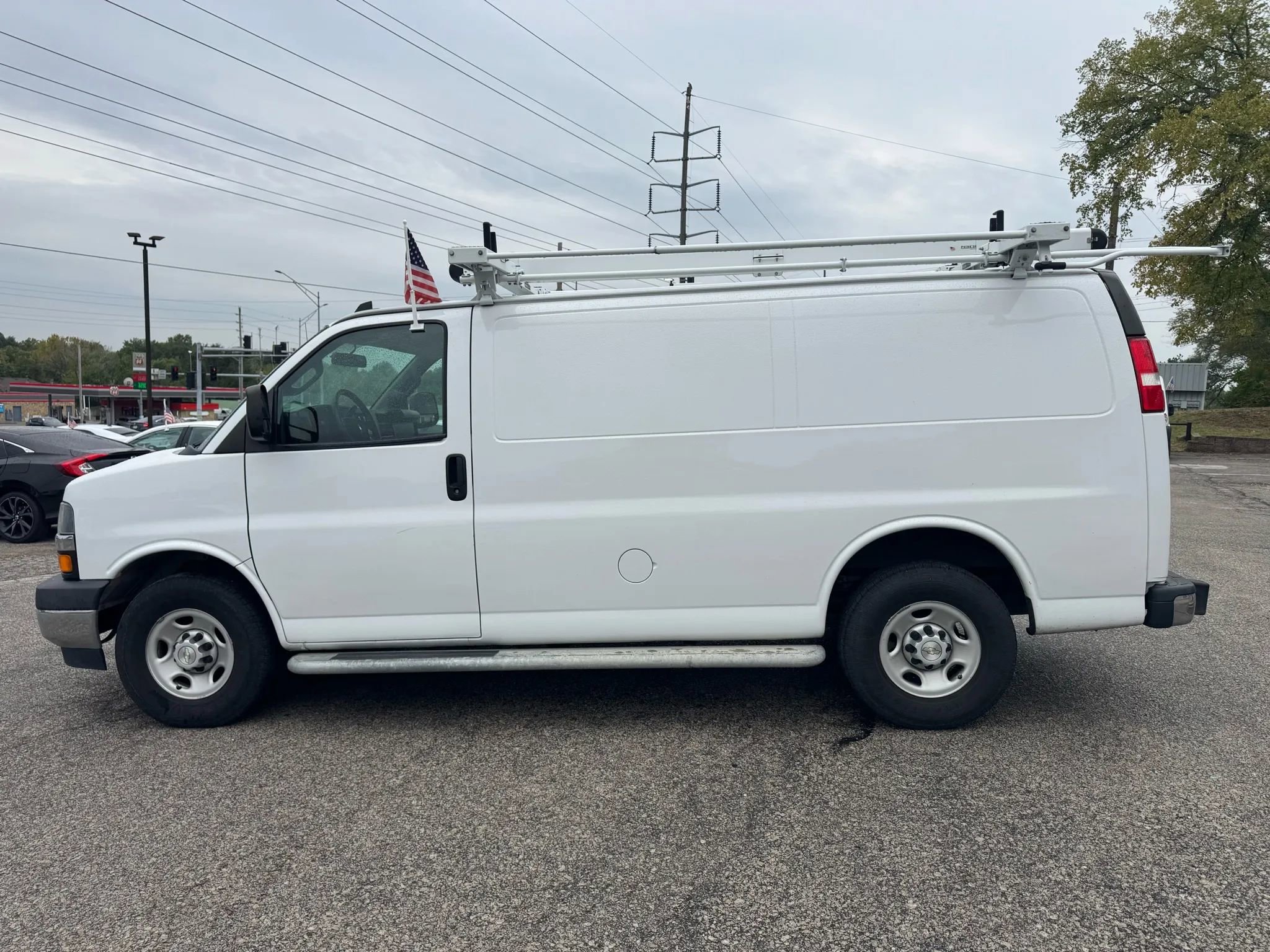 Used 2020 Chevrolet Express 2500 w/ Driver Convenience Package image 7