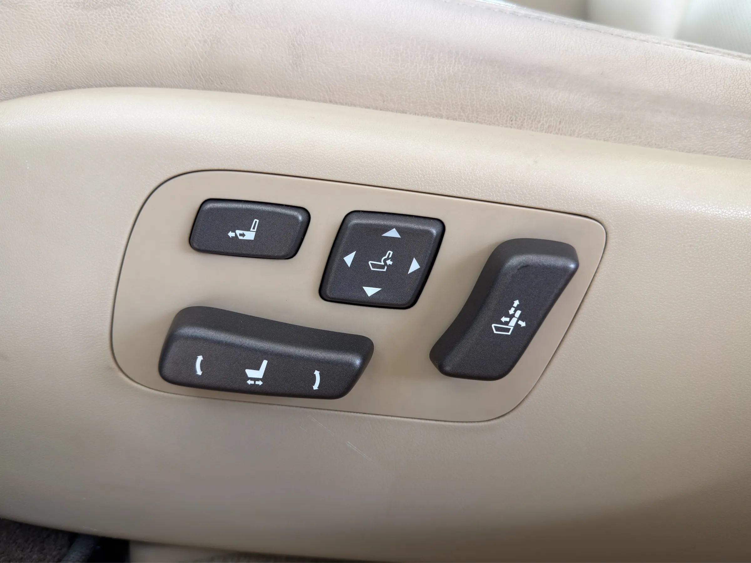 Used 2012 Lexus LS 460 w/ Comfort Pkg RWD image 27