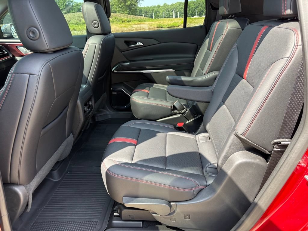 Used 2025 Chevrolet Traverse RS w/ LPO, Floor Liner Package FWD image 57