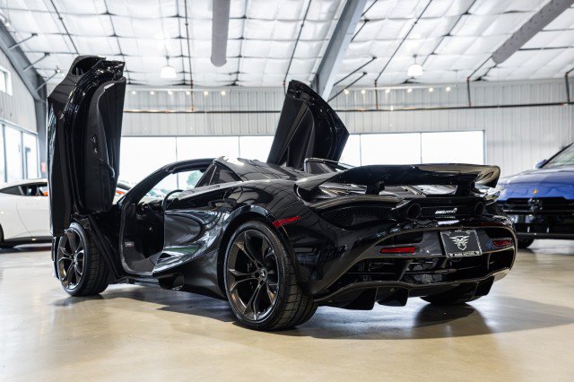 Used 2020 McLaren 720S Spider RWD image 4