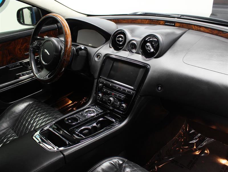 Used 2016 Jaguar XJ L Portfolio RWD image 10