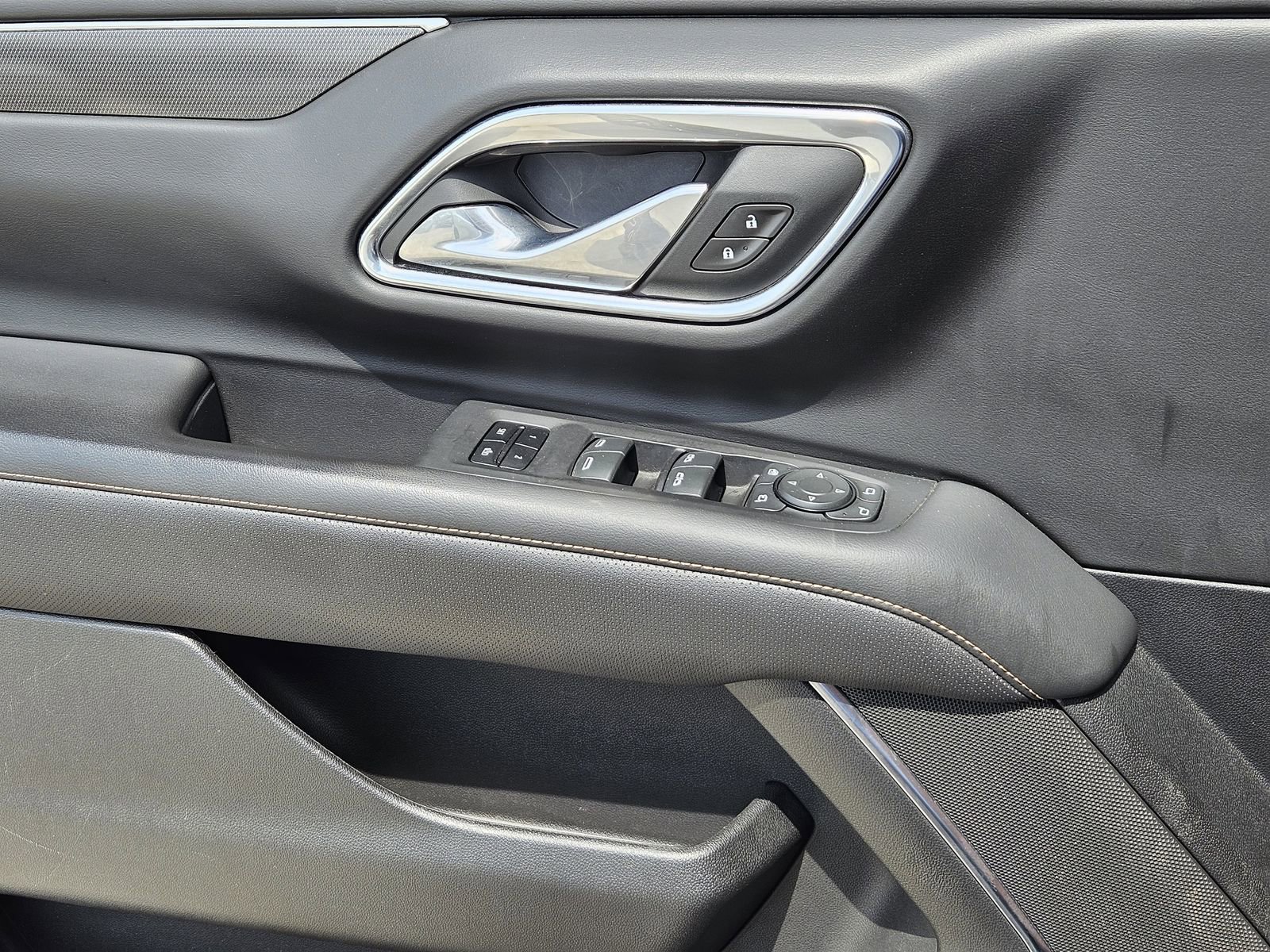 Used 2024 GMC Yukon XL AT4 w/ AT4 Premium Package AWD/4WD image 30