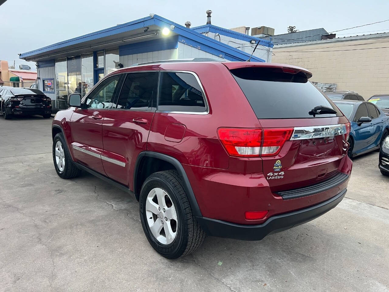 Used 2012 Jeep Grand Cherokee Laredo AWD/4WD image 7