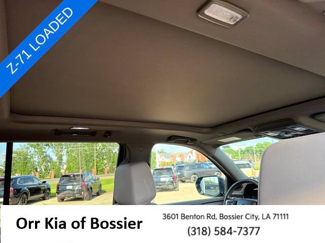 Used 2024 Chevrolet Tahoe Z71 w/ Luxury Package AWD/4WD image 30