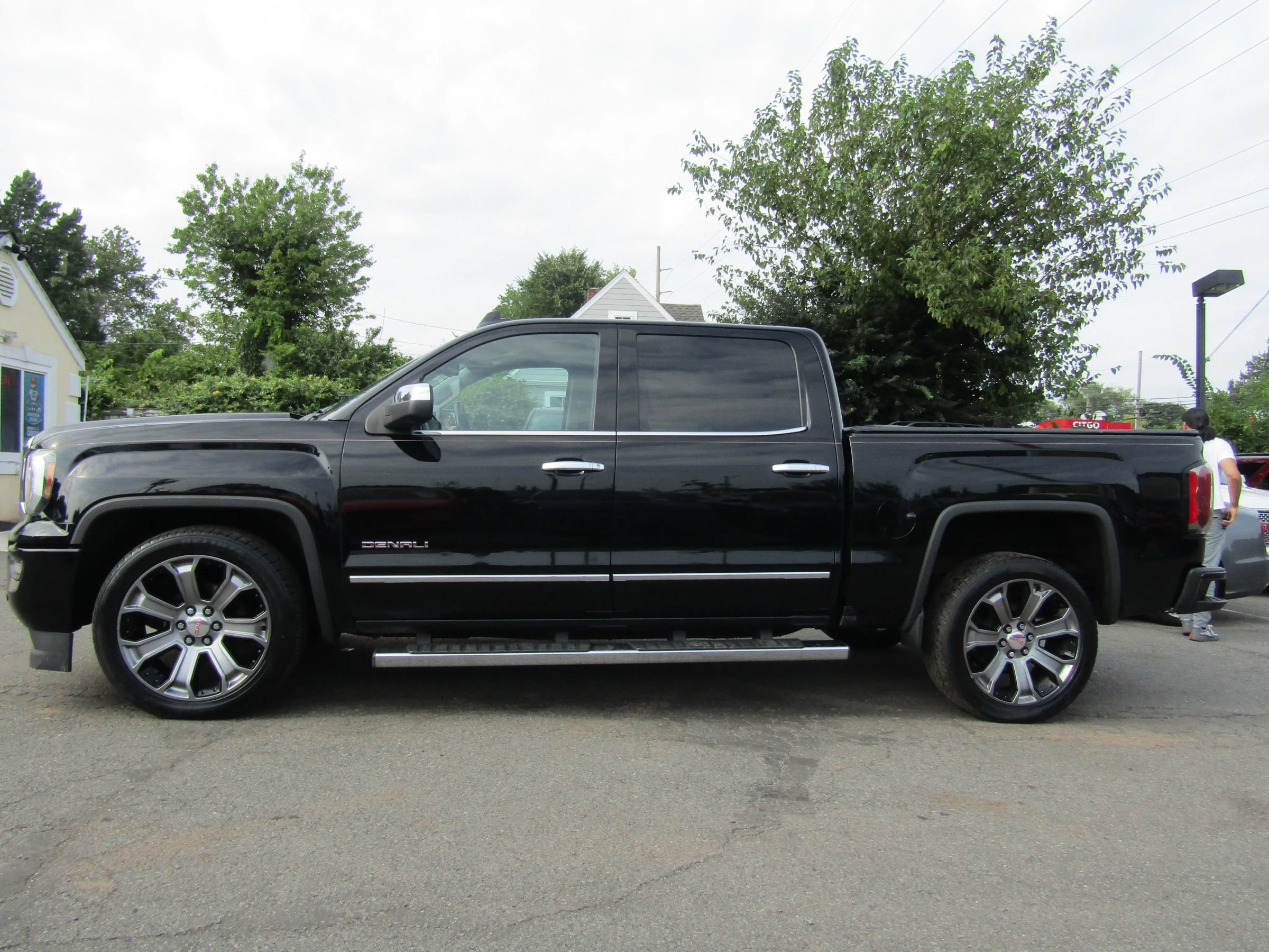 Used 2017 GMC Sierra 1500 Denali AWD/4WD image 4