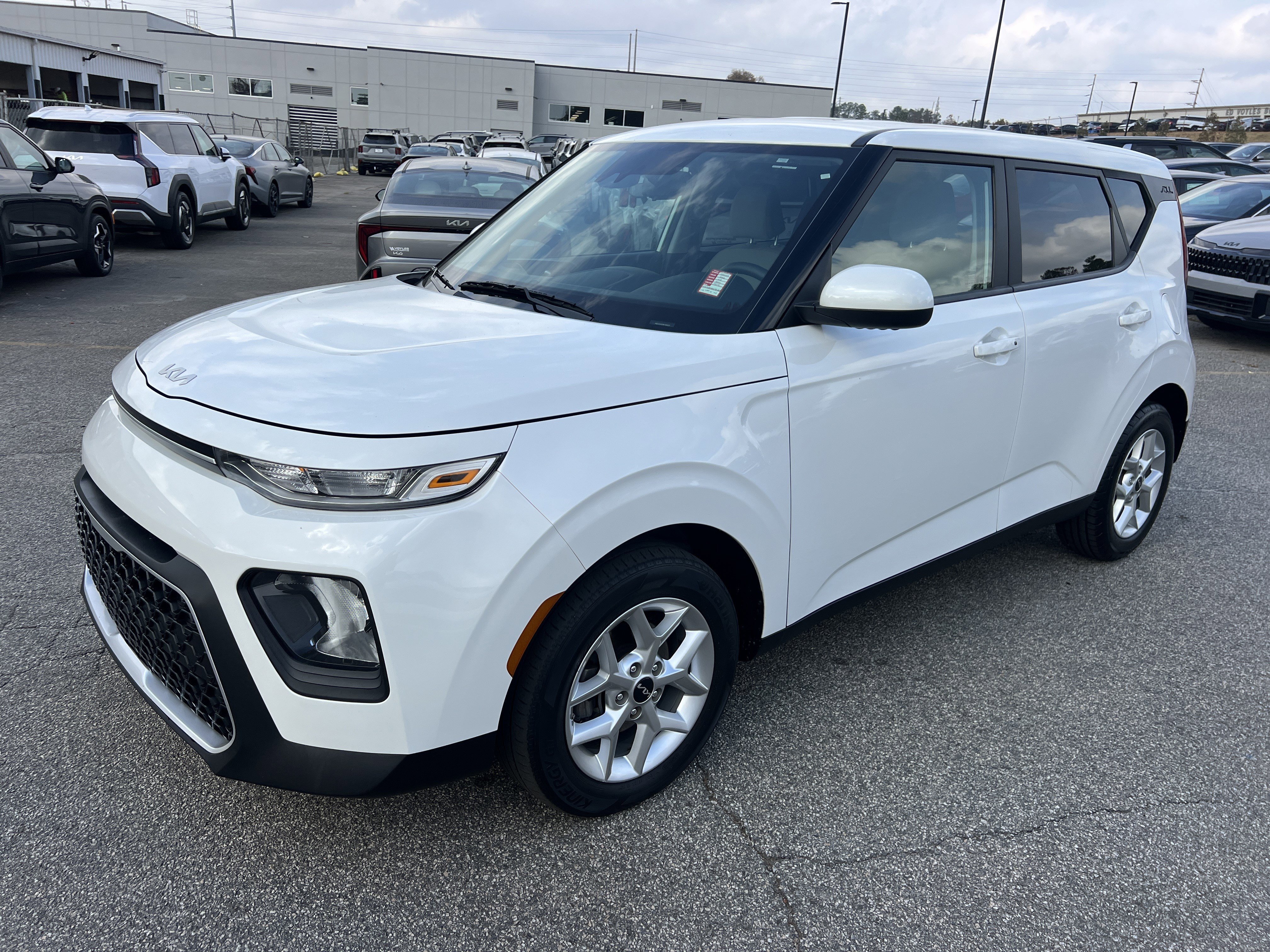 Used 2022 Kia Soul S image 3