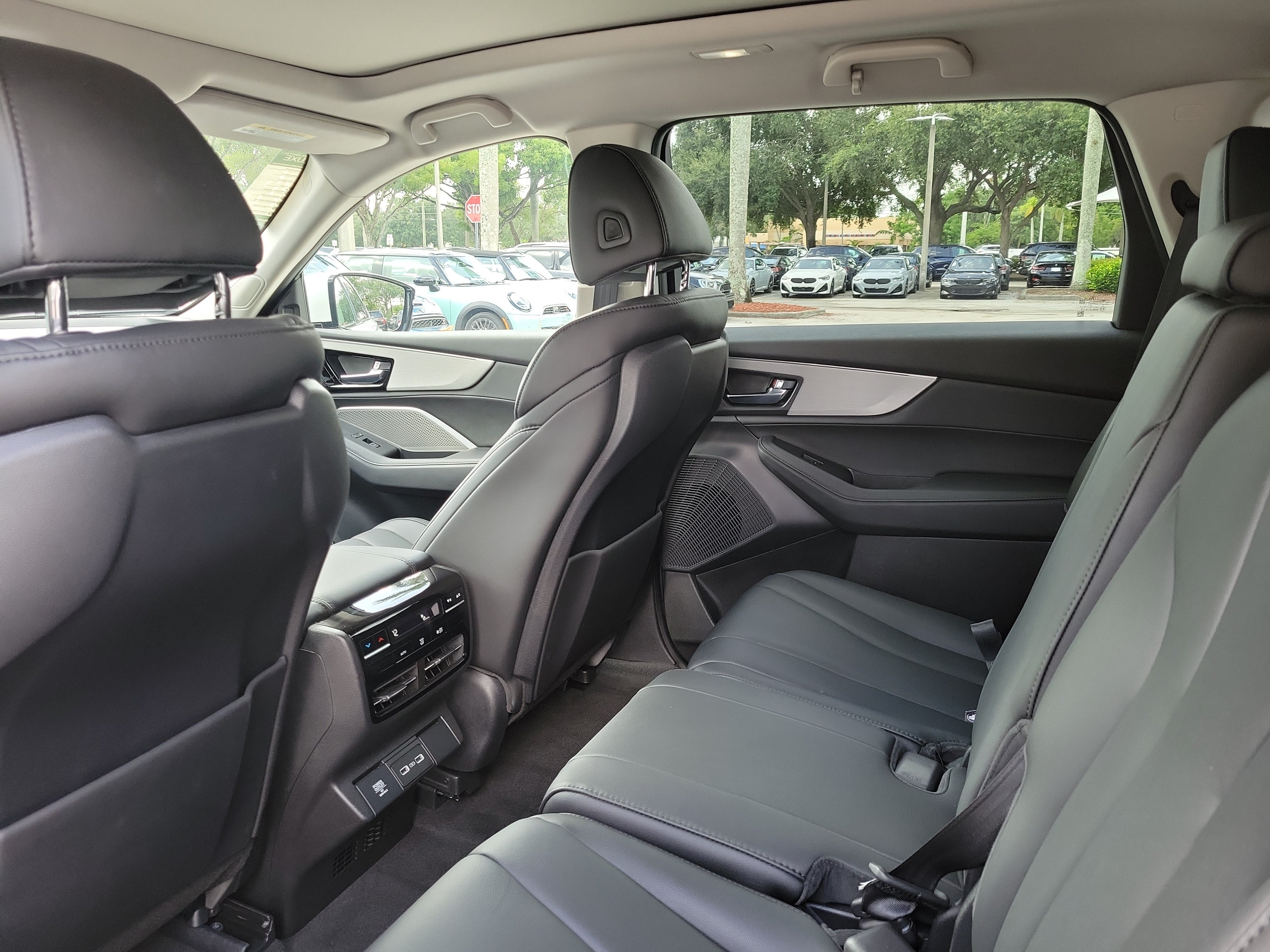 Used 2024 Acura MDX FWD image 8