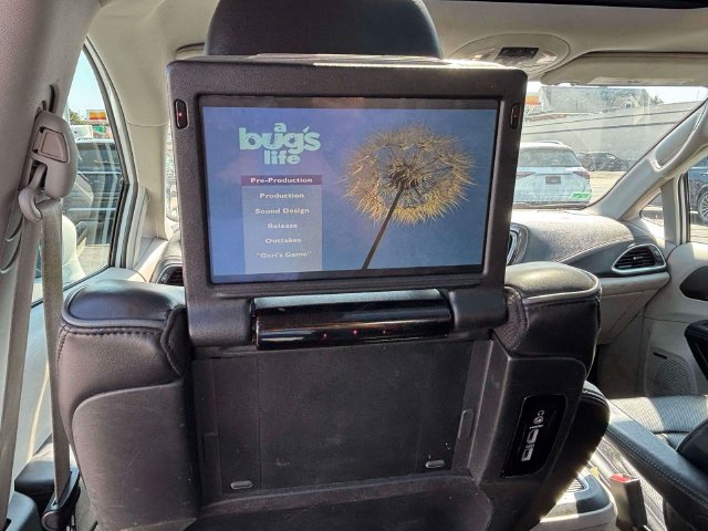 Used 2018 Chrysler Pacifica Limited w/ Advanced Safetytec Group FWD image 26