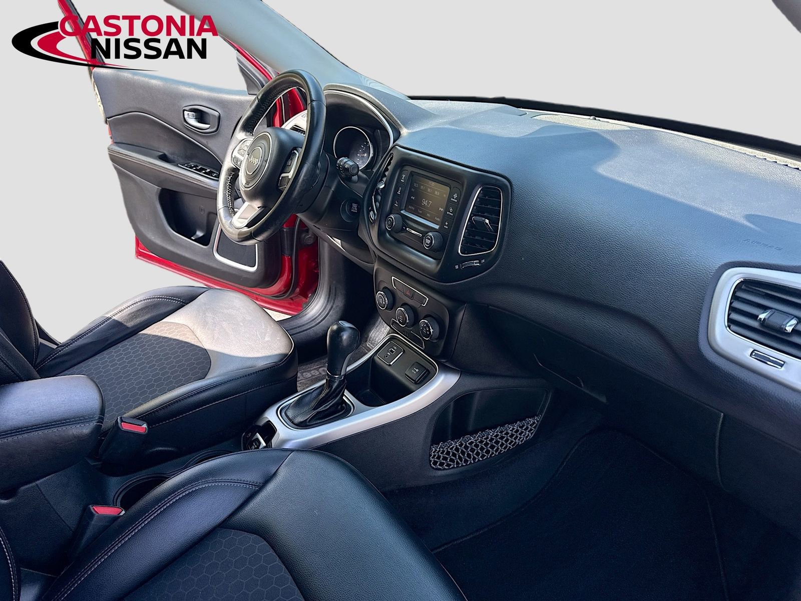 Used 2018 Jeep Compass Latitude image 35