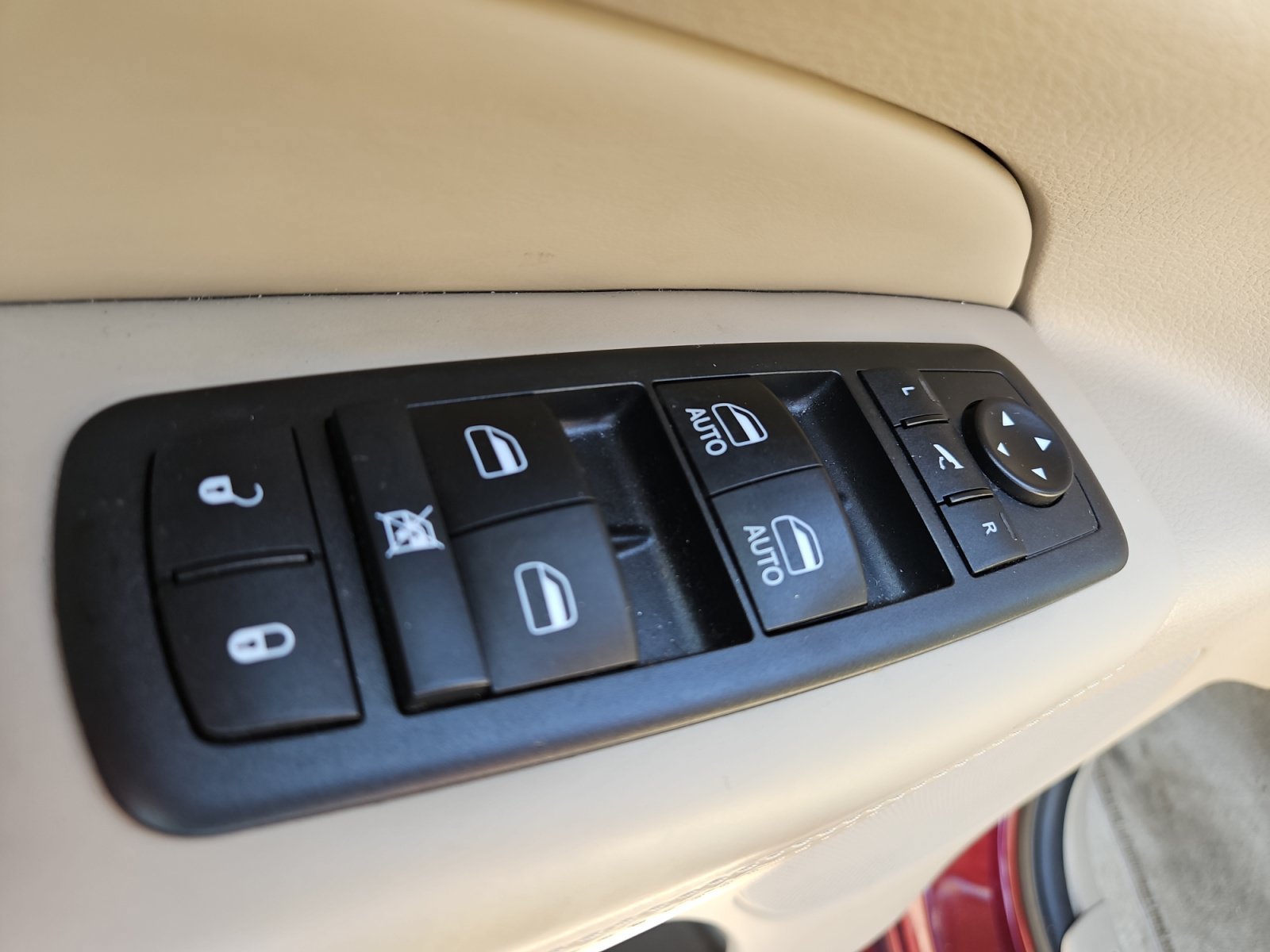 Used 2018 Jeep Grand Cherokee Overland AWD/4WD image 21
